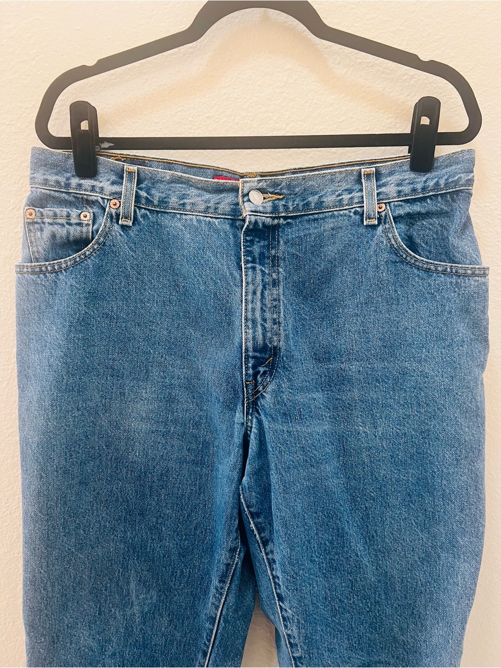 VINTAGE Levi's 550 Medium Blue Relaxed Denim Jeans. Tapered leg - Picture 2 of 5